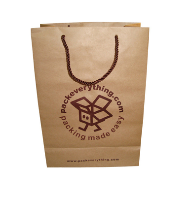 comprar Bolsas de papel impresas de Brown Kraft de los bolsos de la mercancía de Kraft que empaquetan la venta al por mayor online manufacture