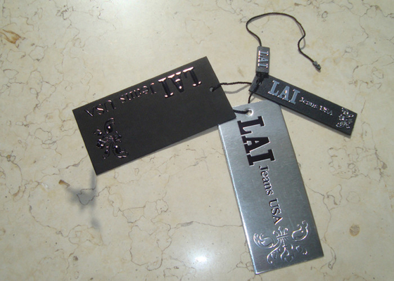 comprar Hoja de encargo de lujo de Hang Tags Printing Emboss Black de las etiquetas de la ropa que sella el logotipo online manufacture