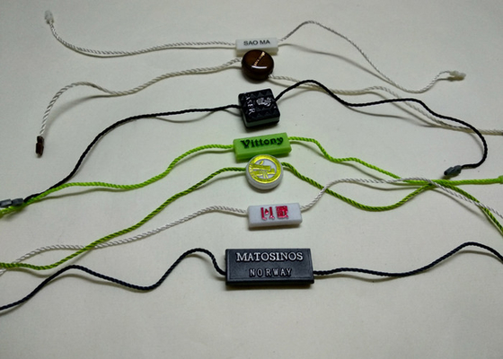 comprar El oscilación de encargo marca el producto plástico Hang Tags Holders Suppliers de las suspensiones con etiqueta plásticas de la etiqueta online manufacture