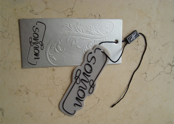 comprar Etiquetas de plata de encargo de la ropa y oscilación plástico Hang Tags Manufacturers de las etiquetas online manufacture