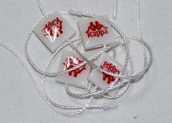comprar La ropa colgante plástica marca a los proveedores superficiales del acabamiento con etiqueta del sello de la cubierta de epoxy plástica de la etiqueta online manufacture