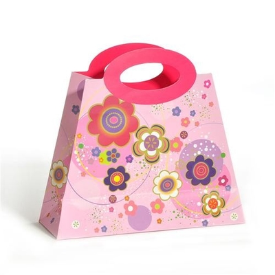 Un buen precio. Las bolsas de papel inferiores planas promocionales de encargo defienden la impresión de las manijas que cortan con tintas en línea