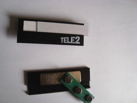 Emblema de nombre magnético de aleación de aluminio personalizado con logotipo de impresión de etiquetas de nombre de metal