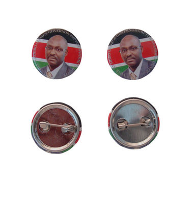 Un buen precio. Insignias personalizadas redondas de estaño con respaldo de seguridad Insignias promocionales de botón de metal en línea