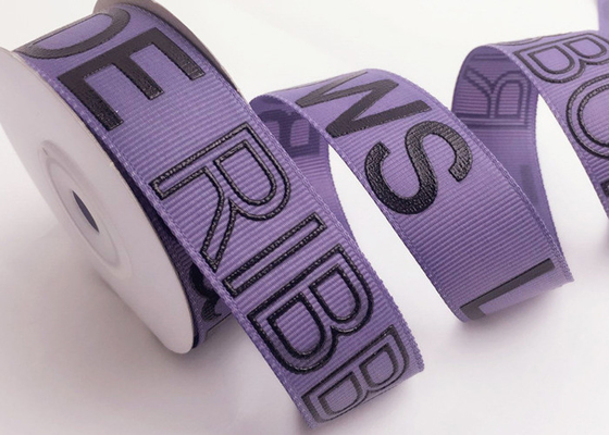 Un buen precio. Impresión personalizada de cinta de grano grueso con logotipo 3D grabado para marca de lujo en línea