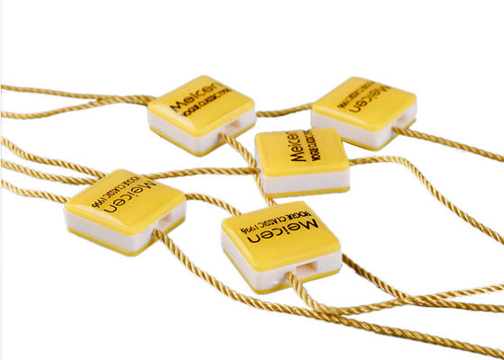 Un buen precio. Etiqueta de colgar de plástico para ropa a medida en línea