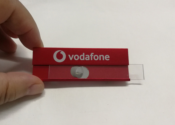 Un buen precio. Etiquetas de nombre personalizadas de aleación de aluminio con logotipo de Vodafone Impresión de insignias de nombre metálicas para empleados en línea